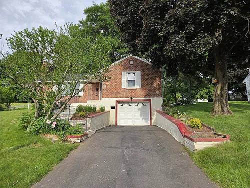 42 Davenport Rd Photo 1