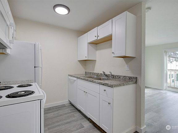 4th image of 766 Ocean Court #208