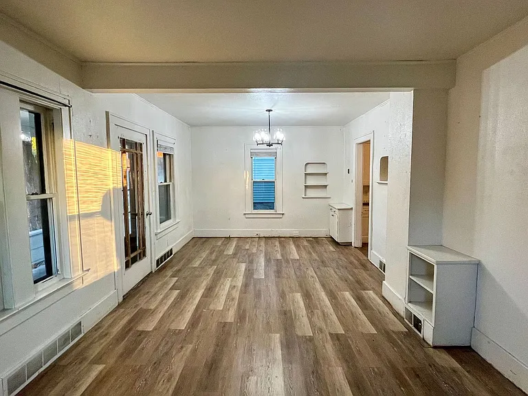 713 Augusta Ave — Photo 7