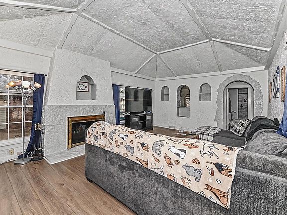 2nd image of W155 Hilltop DRIVE