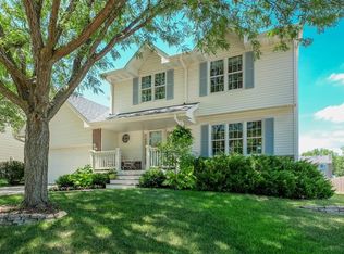 6829 Mill Pond Dr, Urbandale, IA 50322