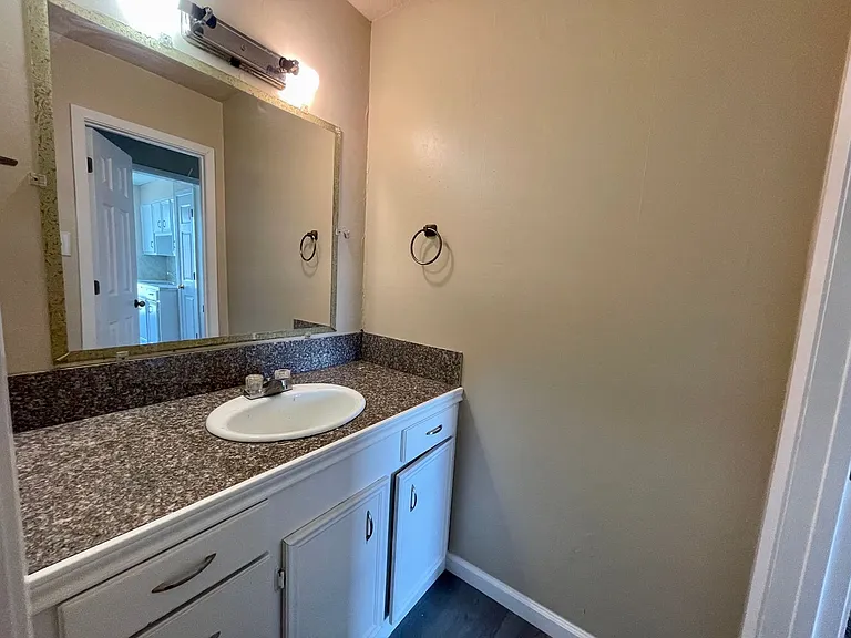 531 S 28th St — Photo 11
