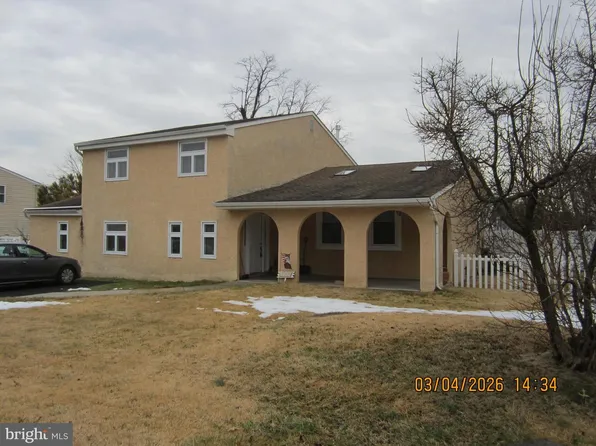 5800 Griscomb Dr, Bensalem, PA 19020