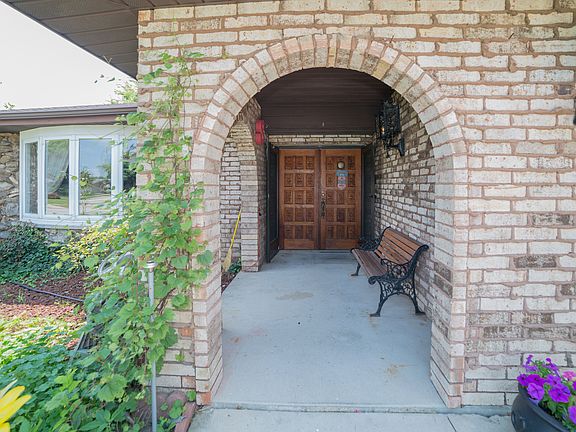 3rd image of 8419 Camelia Ln