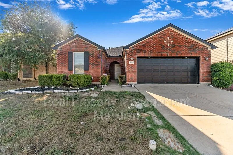 3 bed, 2.0 bath, 1876 sqft, $2,275 — Photo 1
