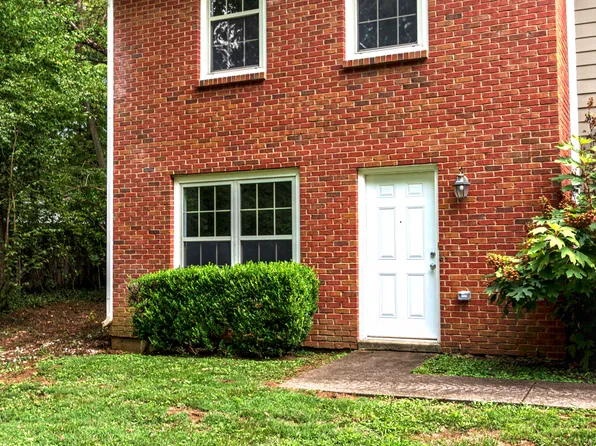 205 Berry Ave, Versailles, KY 40383