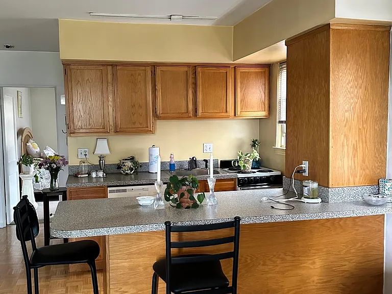 575 N Riverside Ave — Photo 2