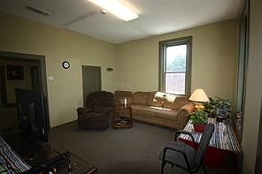 3rd image of 842 E California St