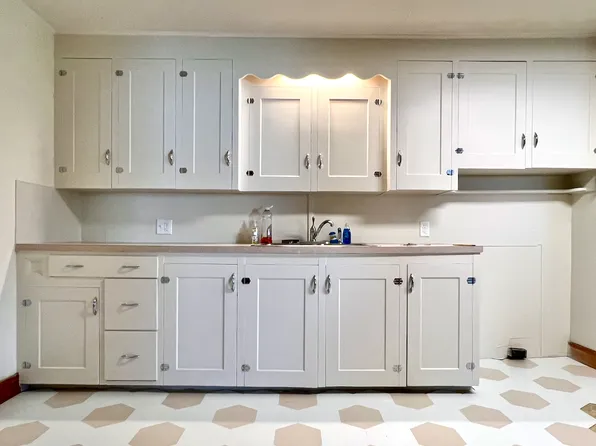 208 S Main St #2, Saint Albans, VT 05478