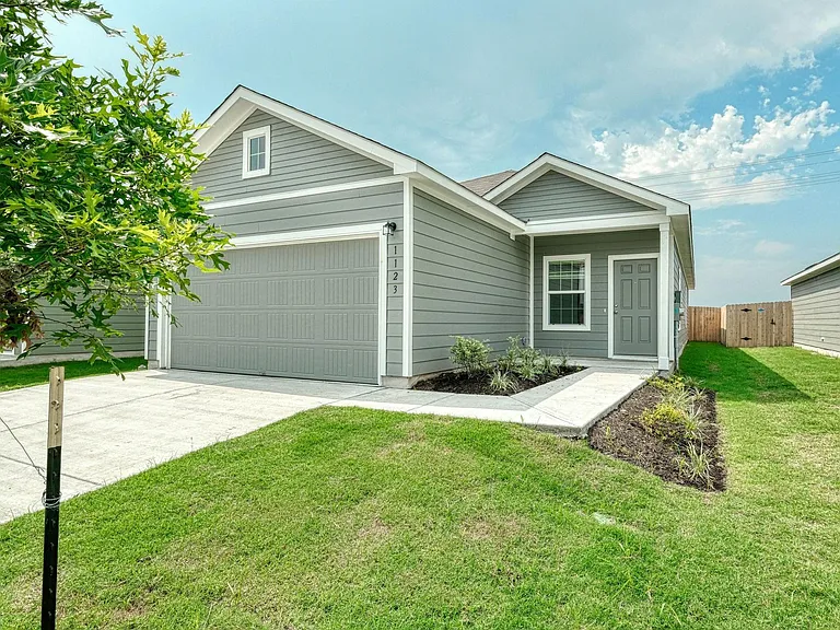 1123 Catfish Ln — Photo 2