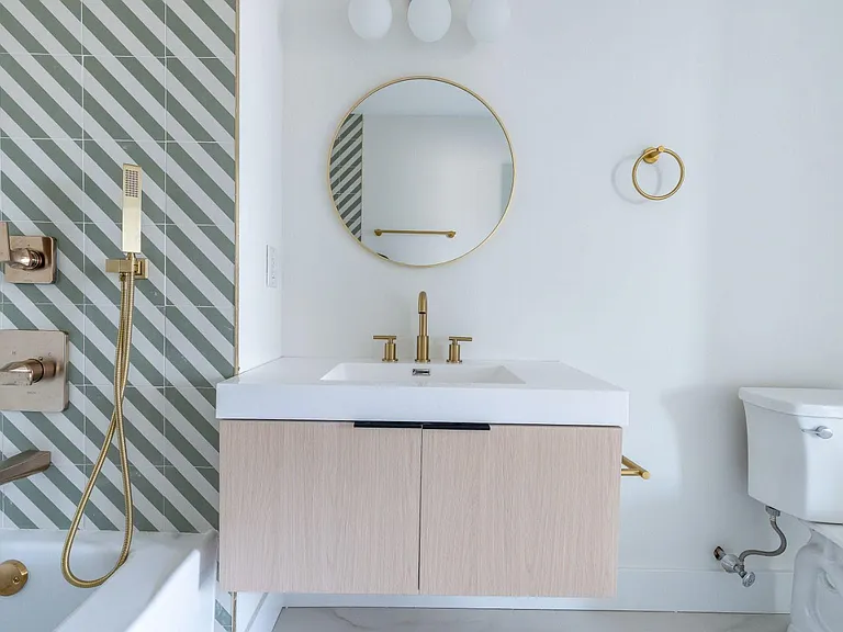 Q10 Luxury Apartments — Photo 3