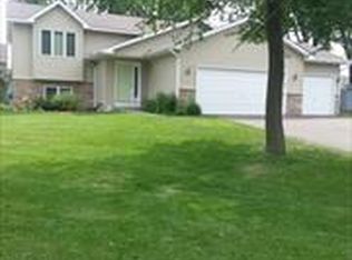 740 Meyer St N, Maplewood, MN 55119