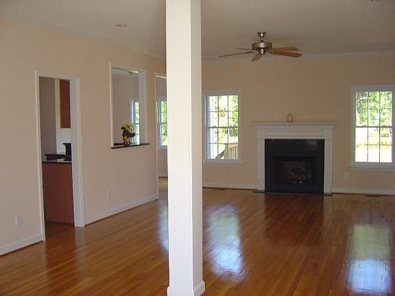 3rd image of 111 Carmon Dr