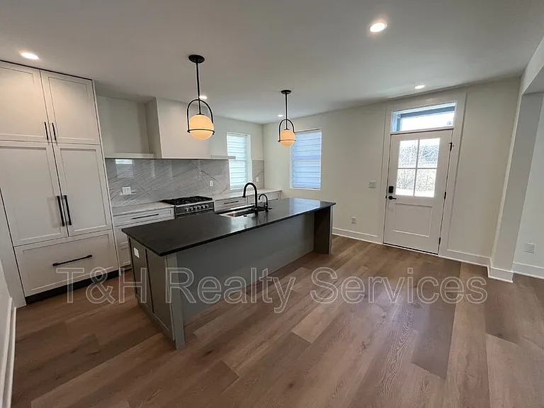 818 Union St — Photo 7
