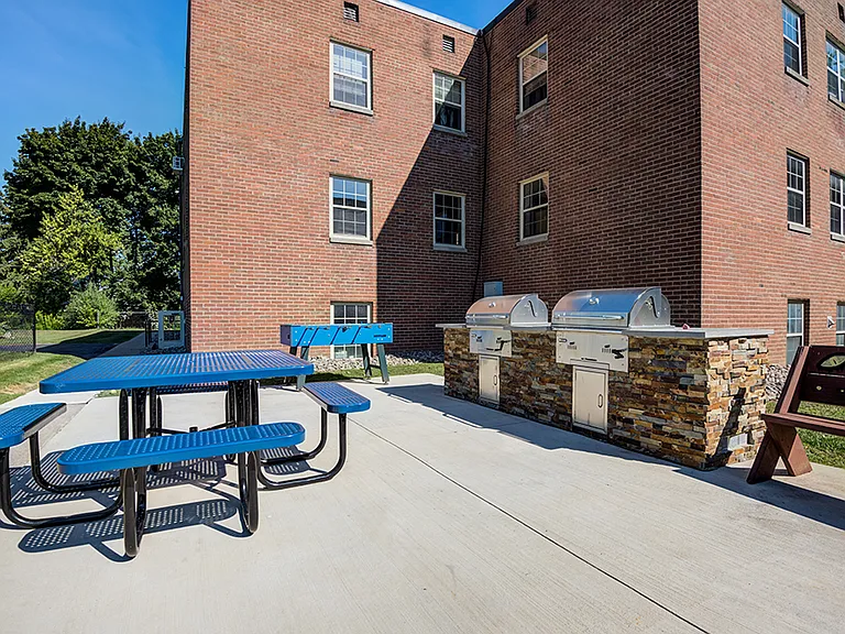 Brighton Gardens Apartment Homes — Photo 10