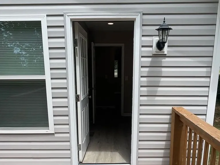 605 Frank St — Photo 18
