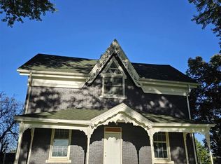 103 N Oak St, Anamosa, IA 52205