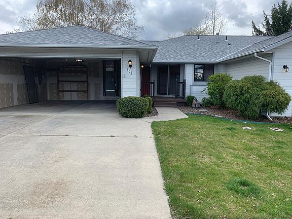Huge garage space!
