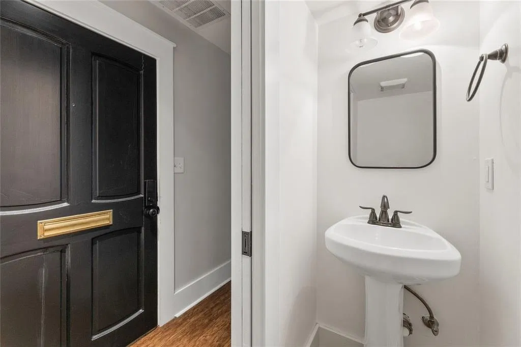 1 bed, 1.5 bath, 753 sqft, $1,950 — Photo 3