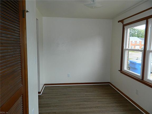 3rd image of 1035 Wickford Ct