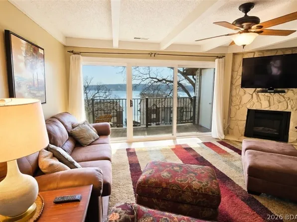 117 Waters Edge Ct #2A, Four Seasons, MO 65049