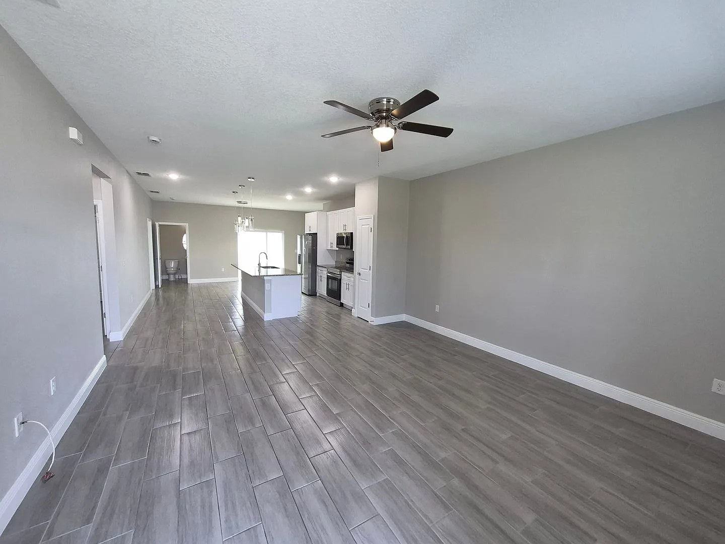 Newer 4 bedroom/3 bathroom in Poinciana! — Photo 2