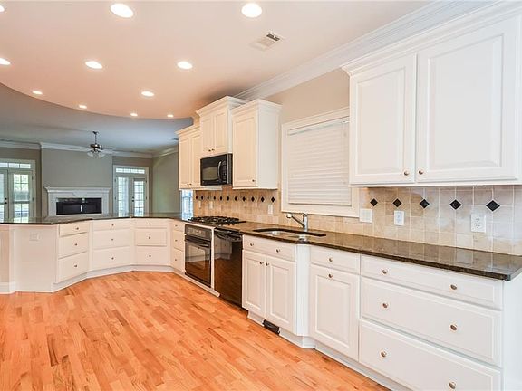 3rd image of 2373 Ivy Mountain Dr