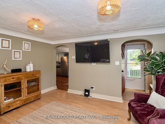 5th image of 5853 McLeod Rd