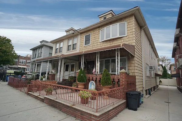 Sold by Neuhaus Realty, Inc. | media 2