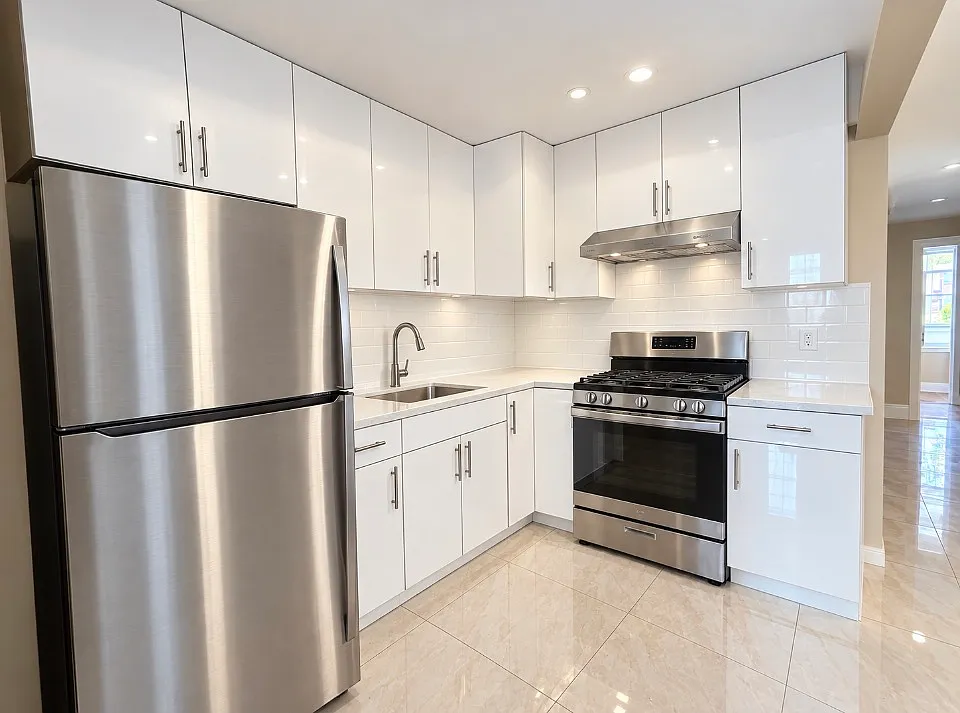 4 bed, 1100 sqft, $3,950 — Photo 2