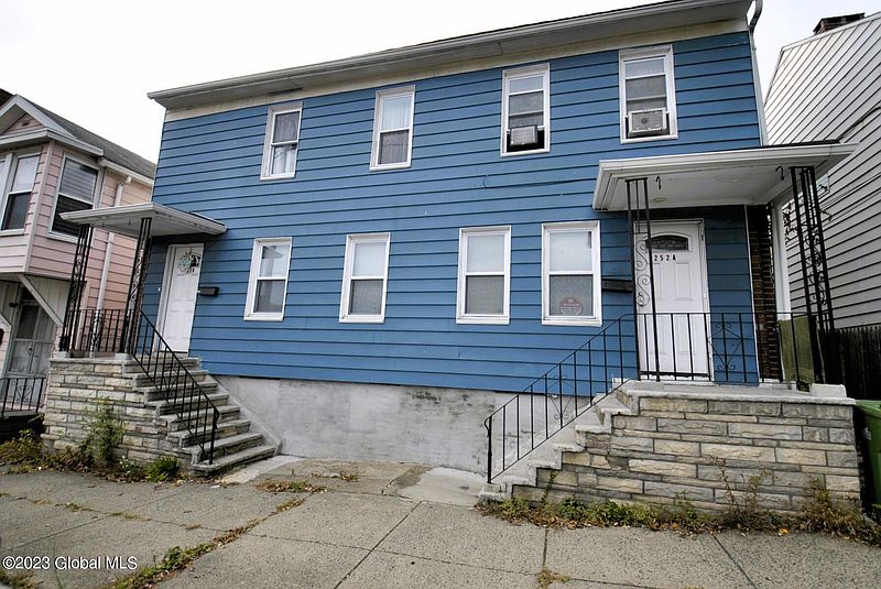 5th image of 252 Remsen Street