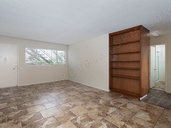 3rd image of 2065 Diamond St #C