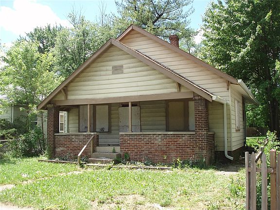 3rd image of 1020 N Centennial St