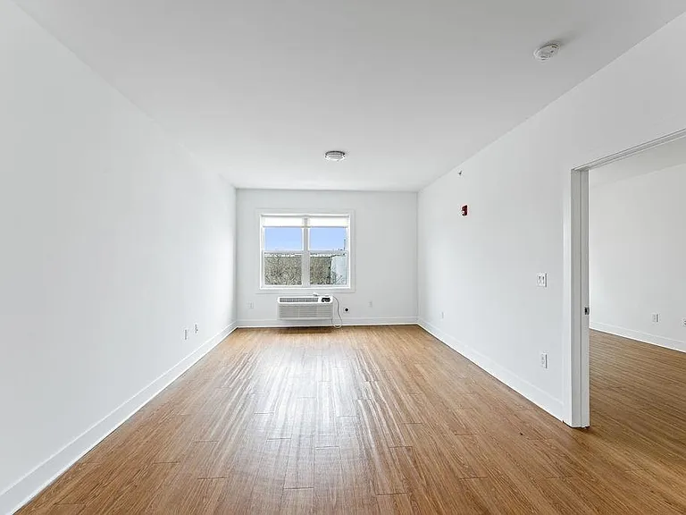 429 Bergen Ave #407 — Photo 4