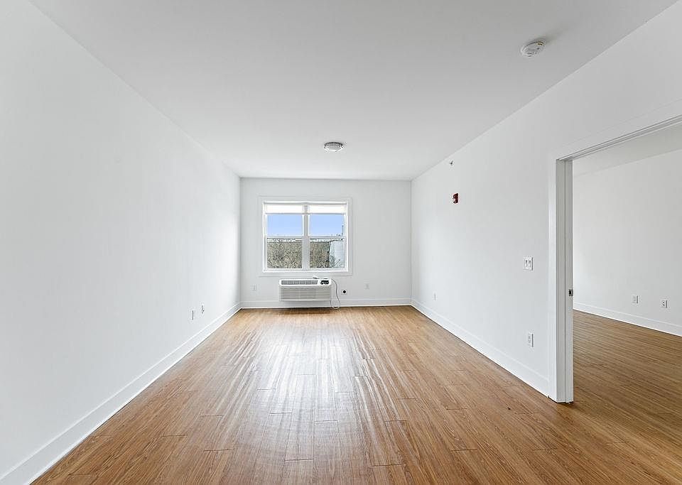 1st image of 429 Bergen Ave #312