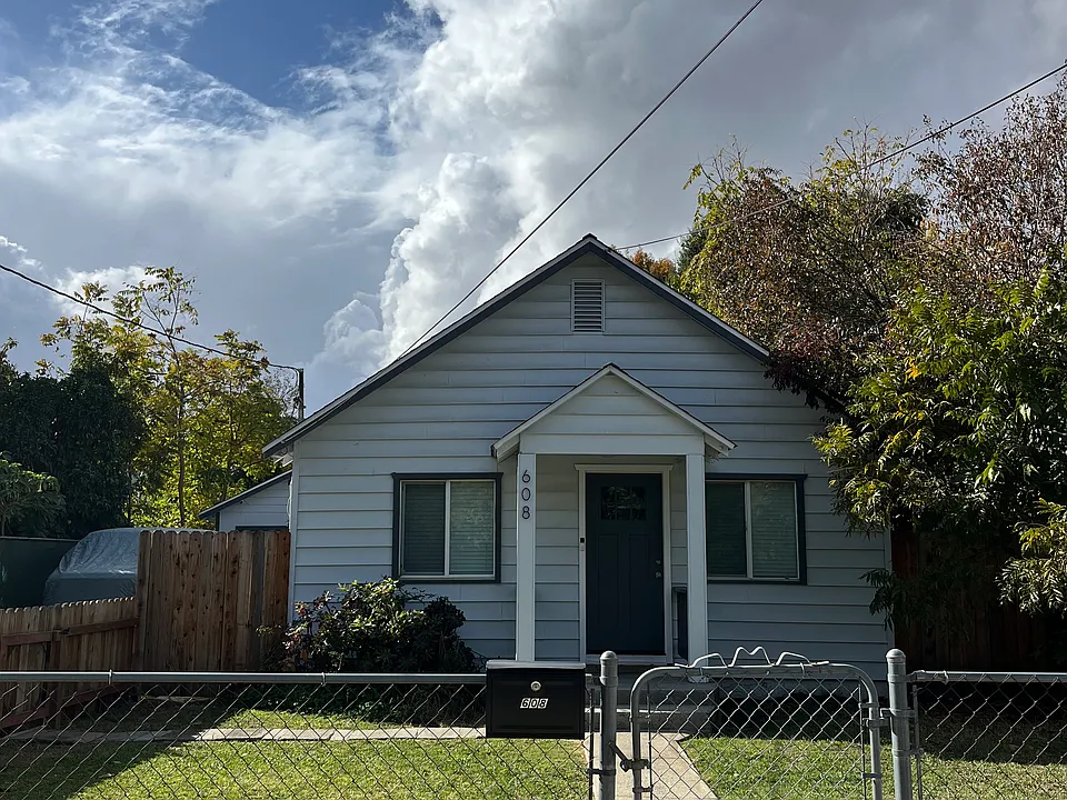 608 Short St