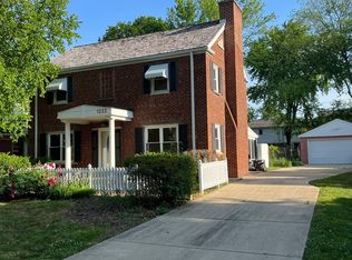 1222 E Woodford Pl, Arlington Heights, IL