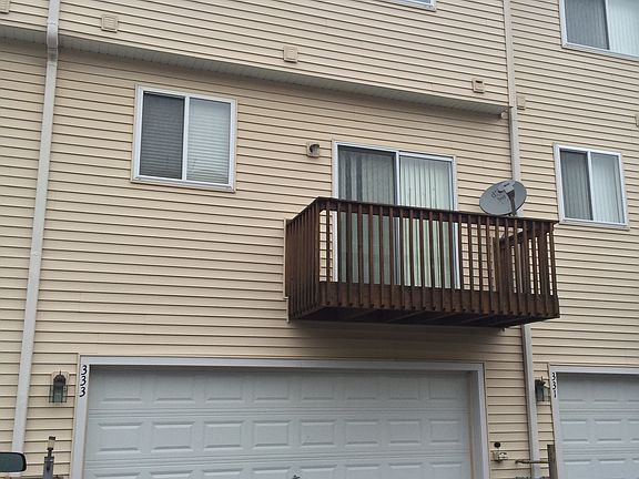 Rear/Garage