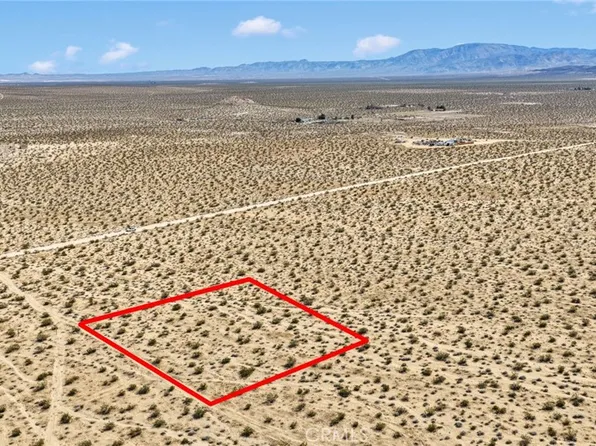 1 Off Grn, Lucerne Valley, CA 92356