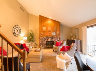 16425 Dane Ct E, Brookfield, WI 53005