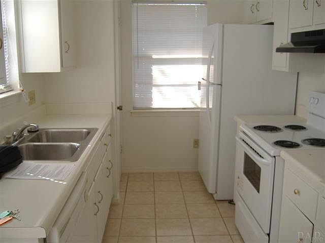 2nd image of 3942 Elmcrest Dr