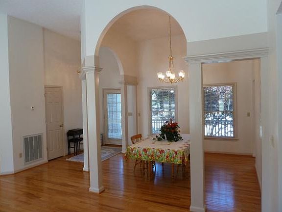 2nd image of 1005 Hillshire Ln