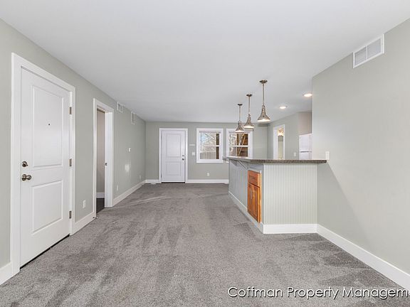 5th image of 810 Benson Ave NE #806