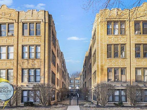 2nd image of 1020-30 E Hyde Park Blvd #1022-1S