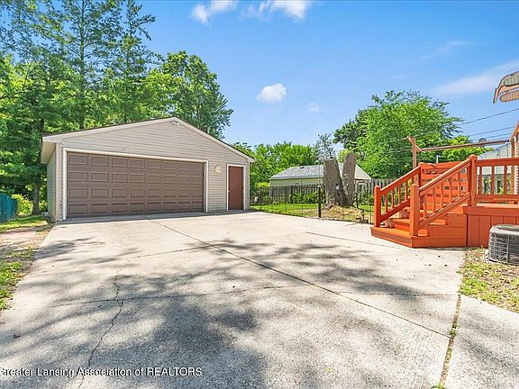 5th image of 3229 Timber Dr