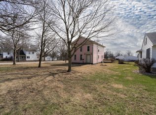 302 W South St, Lexington, IL 61753