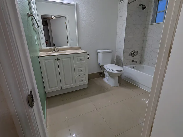 Bathroom #1, attached to bedroom #1