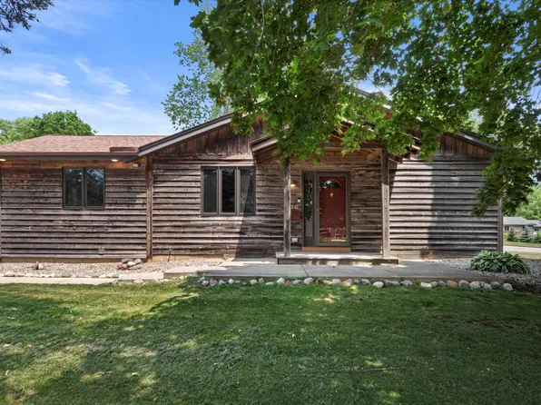 416 Lincoln AVENUE, Mukwonago, WI 53149