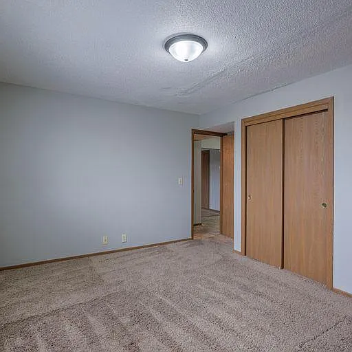 10827 Blondo St #24 — Photo 4
