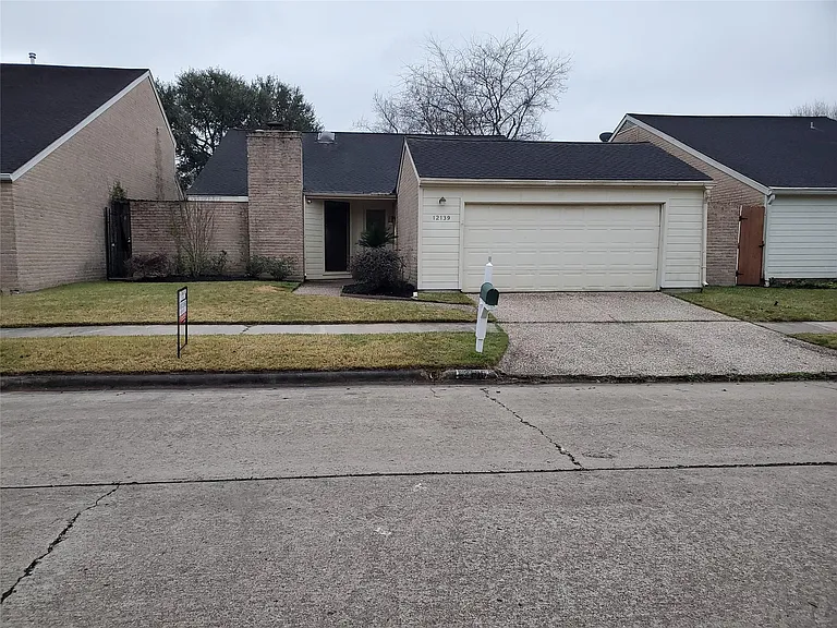 12139 Gladewick Dr — Photo 2